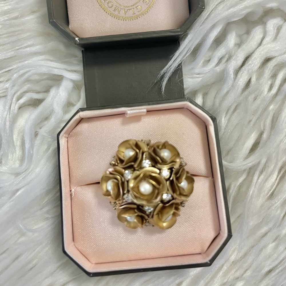 Juice Couture Vintage Ring .